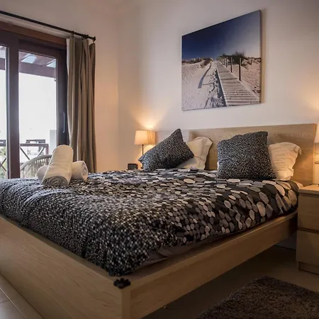 Terrace Close To Beaches 度假居 *